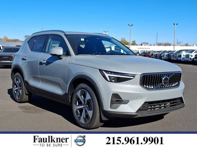 2025 Volvo XC40 Plus Bright Theme