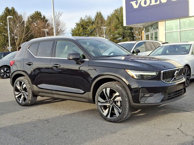 2025 Volvo XC40 Plus Bright Theme