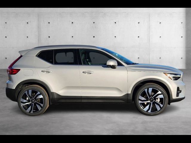 2025 Volvo XC40 Plus Bright Theme