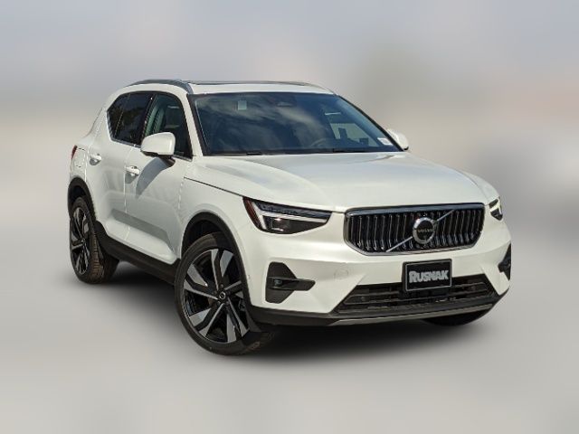 2025 Volvo XC40 Plus Bright Theme