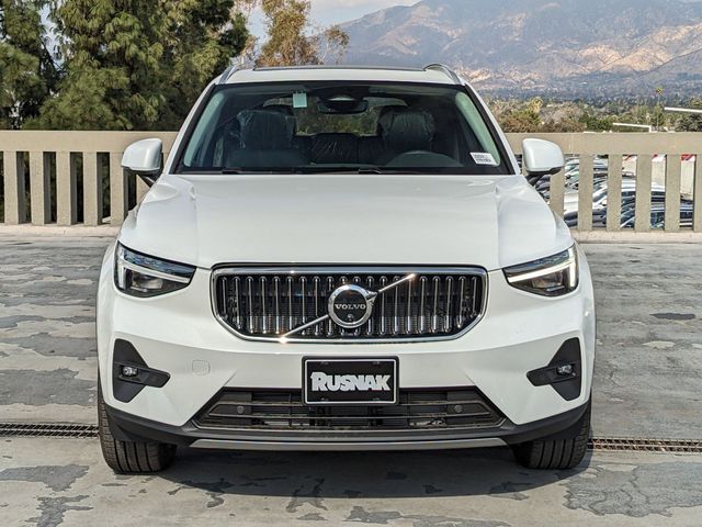 2025 Volvo XC40 Plus Bright Theme