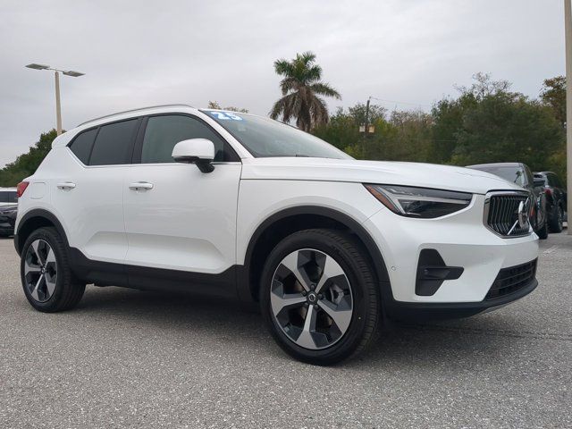 2025 Volvo XC40 Plus Bright Theme