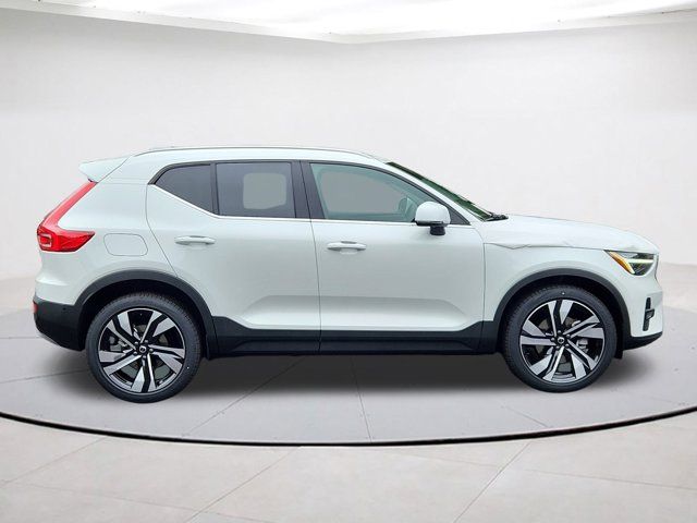 2025 Volvo XC40 Plus Bright Theme