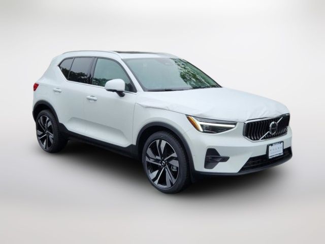 2025 Volvo XC40 Plus Bright Theme