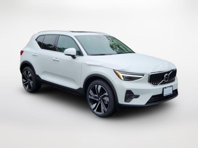 2025 Volvo XC40 Plus Bright Theme