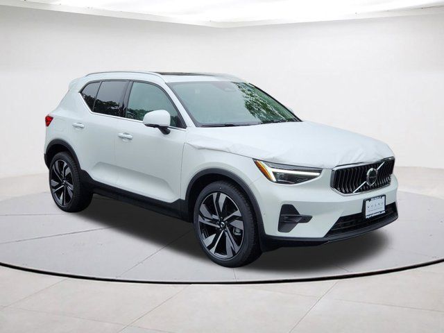 2025 Volvo XC40 Plus Bright Theme