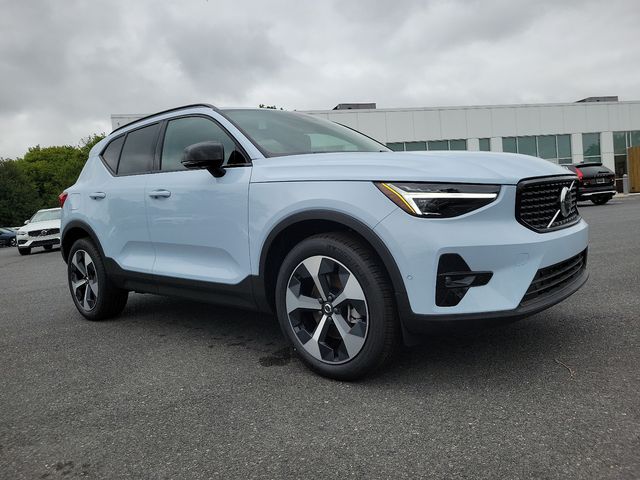 2025 Volvo XC40 Plus Dark Theme