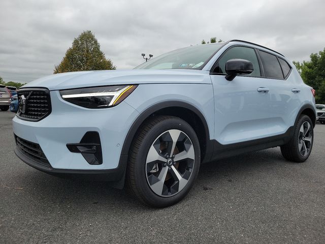 2025 Volvo XC40 Plus Dark Theme