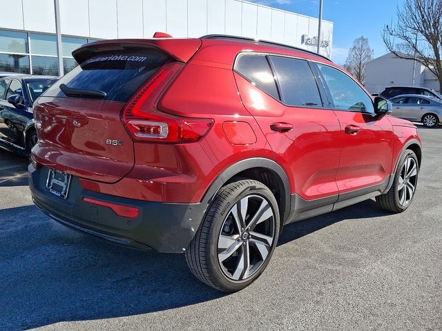 2025 Volvo XC40 Plus Dark Theme