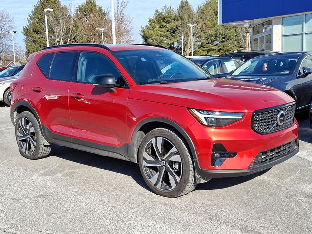 2025 Volvo XC40 Plus Dark Theme