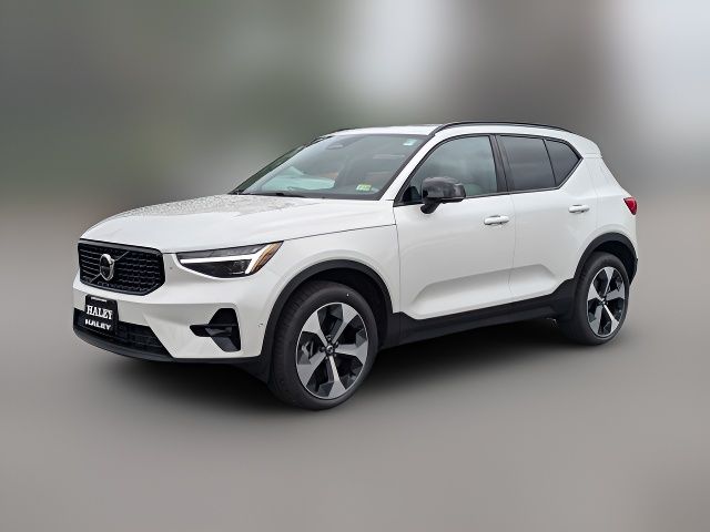 2025 Volvo XC40 Plus Dark Theme