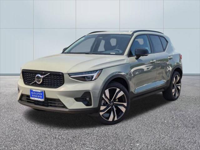 2025 Volvo XC40 Plus Dark Theme