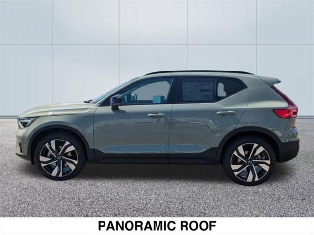 2025 Volvo XC40 Plus Dark Theme