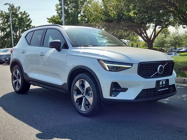 2025 Volvo XC40 Plus Dark Theme