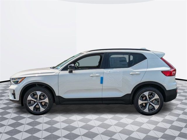 2025 Volvo XC40 Plus Dark Theme