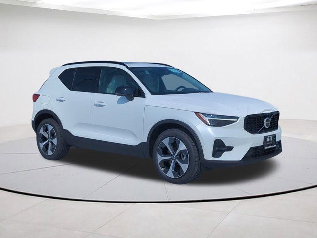 2025 Volvo XC40 Plus Dark Theme