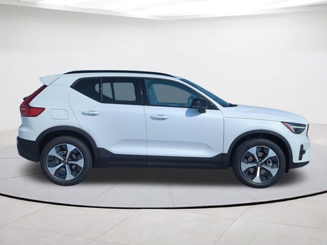 2025 Volvo XC40 Plus Dark Theme