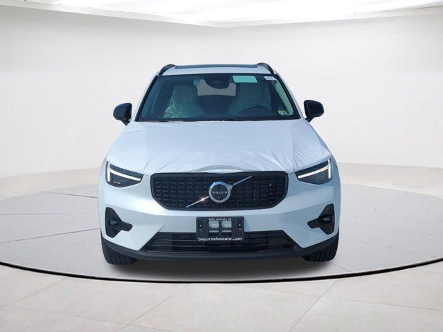 2025 Volvo XC40 Plus Dark Theme