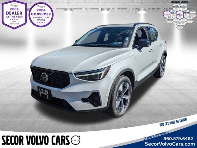 2025 Volvo XC40 Plus Dark Theme