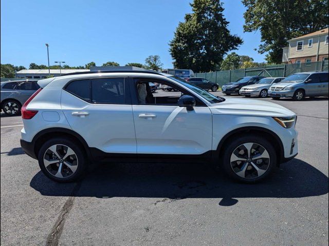 2025 Volvo XC40 Plus Dark Theme