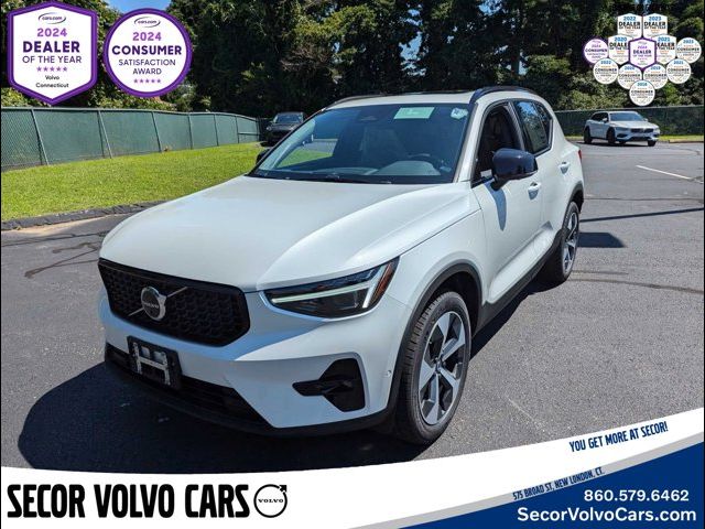 2025 Volvo XC40 Plus Dark Theme