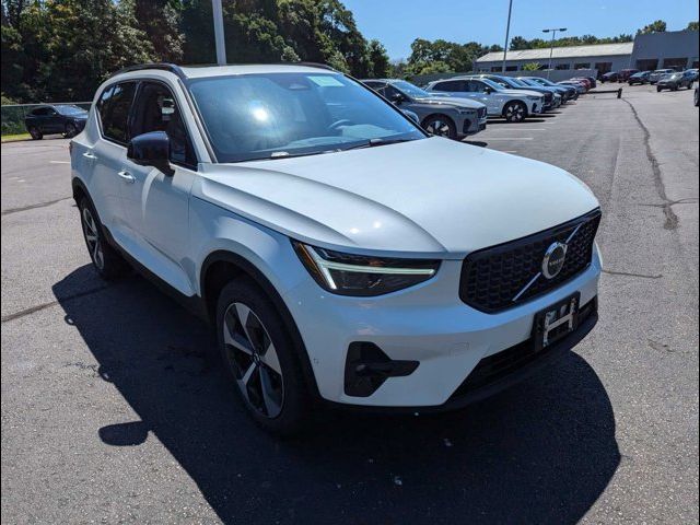 2025 Volvo XC40 Plus Dark Theme