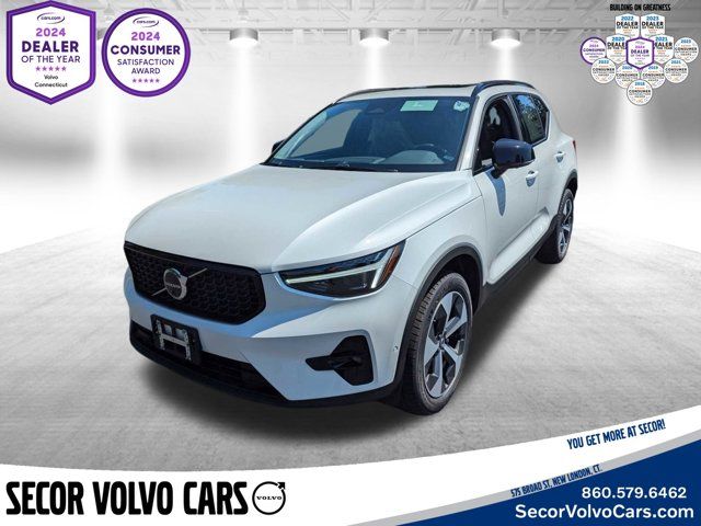 2025 Volvo XC40 Plus Dark Theme