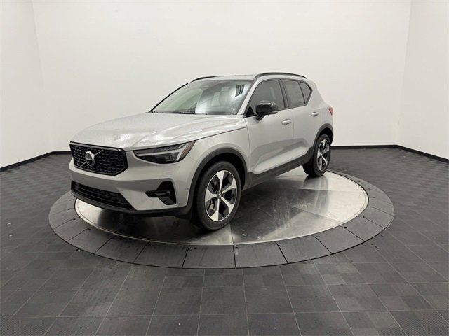 2025 Volvo XC40 Plus Dark Theme