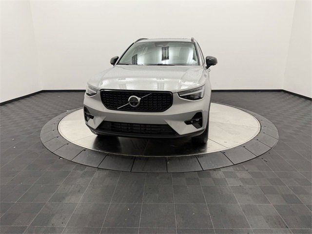 2025 Volvo XC40 Plus Dark Theme