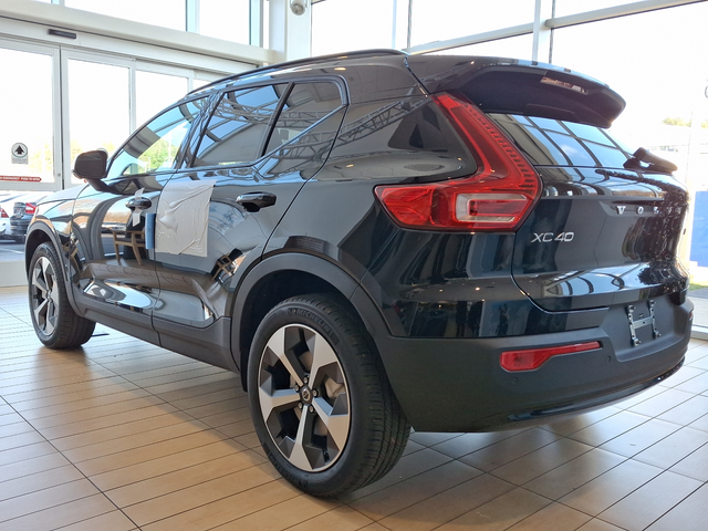 2025 Volvo XC40 Plus Dark Theme