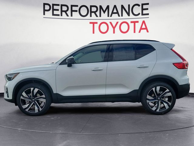 2025 Volvo XC40 Plus Dark Theme