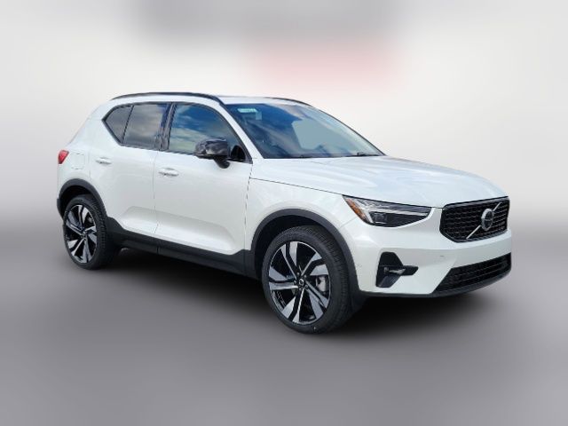 2025 Volvo XC40 Plus Dark Theme