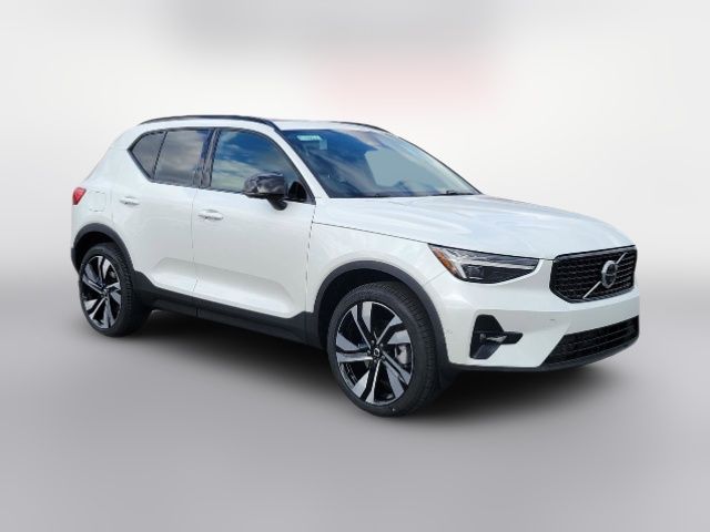 2025 Volvo XC40 Plus Dark Theme