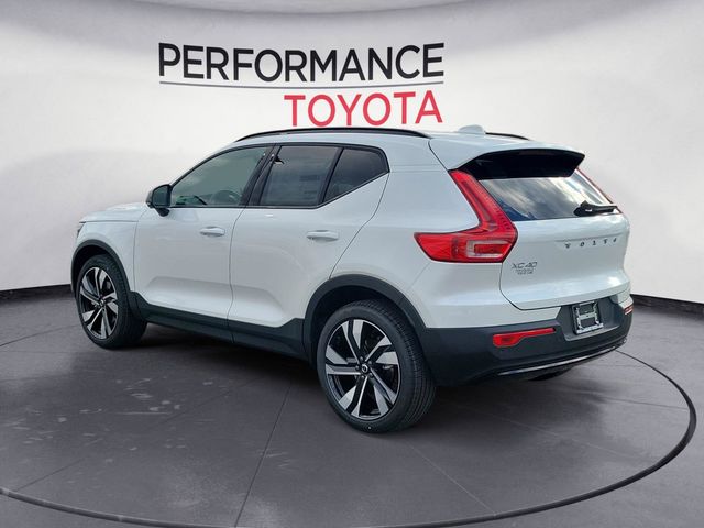 2025 Volvo XC40 Plus Dark Theme