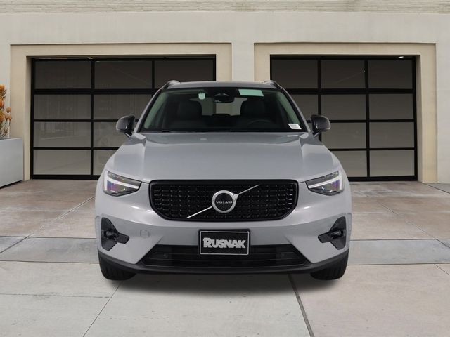 2025 Volvo XC40 Plus Dark Theme