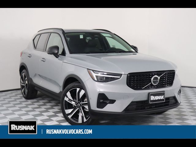 2025 Volvo XC40 Plus Dark Theme