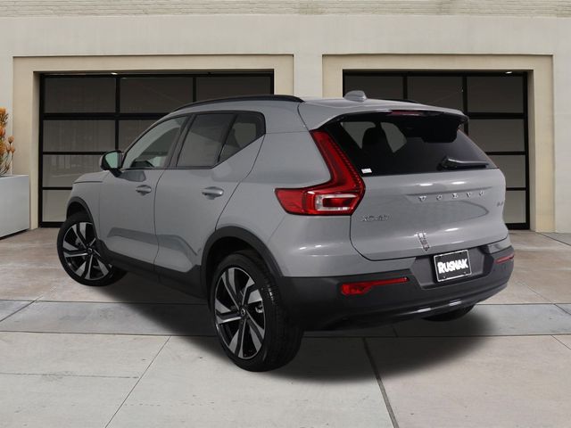 2025 Volvo XC40 Plus Dark Theme