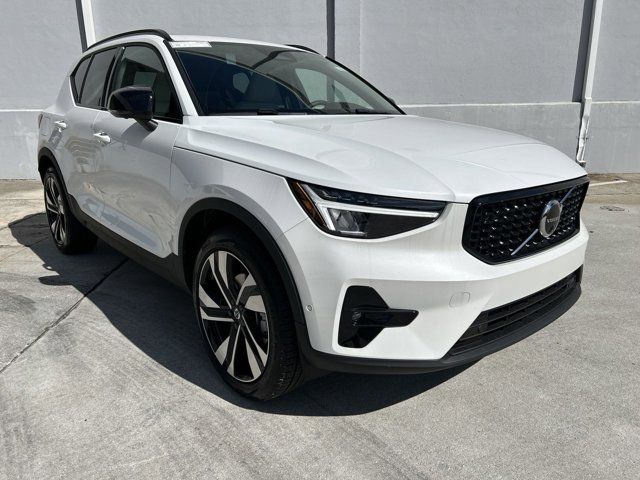 2025 Volvo XC40 Plus Dark Theme