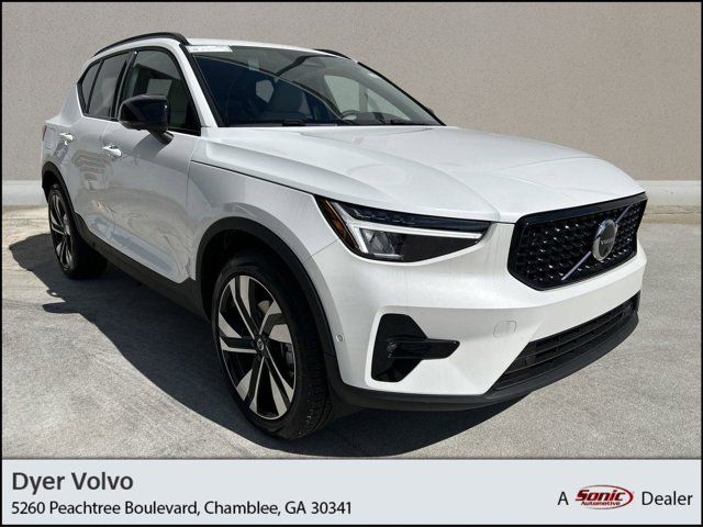 2025 Volvo XC40 Plus Dark Theme