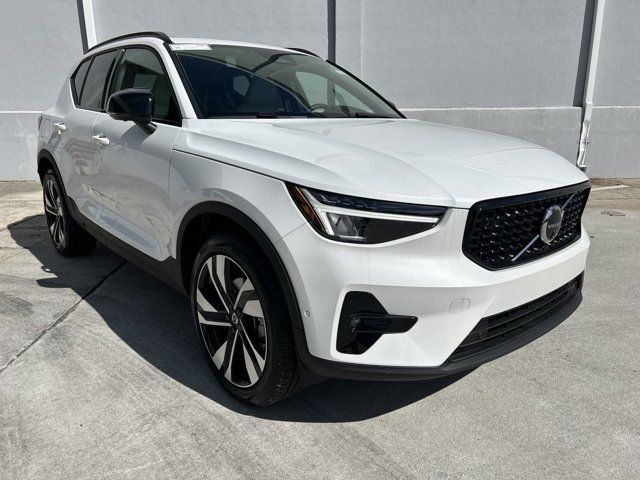 2025 Volvo XC40 Plus Dark Theme