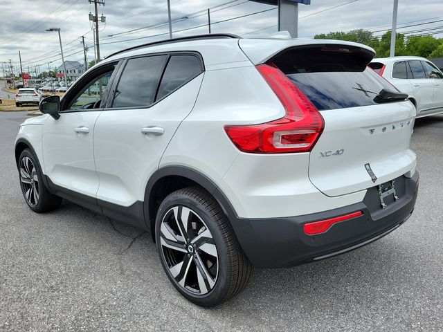 2025 Volvo XC40 Plus Dark Theme