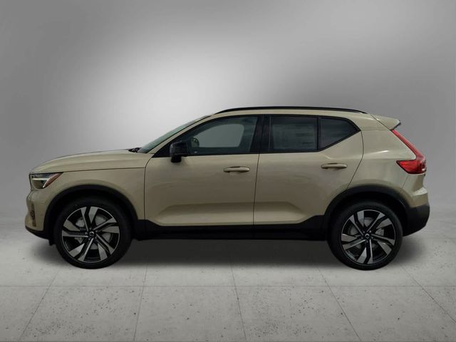 2025 Volvo XC40 Plus Dark Theme