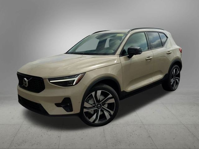 2025 Volvo XC40 Plus Dark Theme