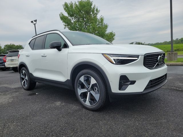 2025 Volvo XC40 Plus Dark Theme