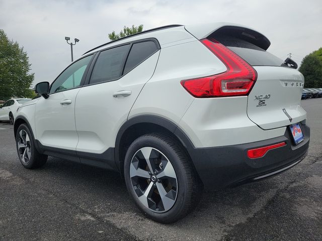 2025 Volvo XC40 Plus Dark Theme