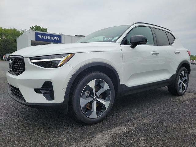 2025 Volvo XC40 Plus Dark Theme