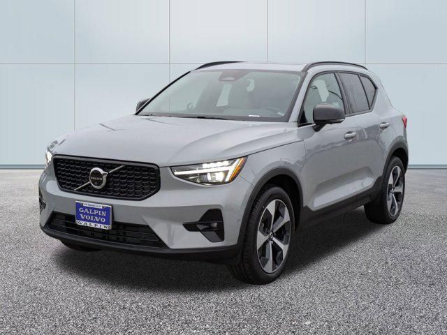 2025 Volvo XC40 Plus Dark Theme