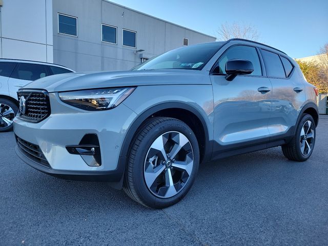 2025 Volvo XC40 Plus Dark Theme