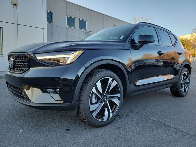 2025 Volvo XC40 Plus Dark Theme