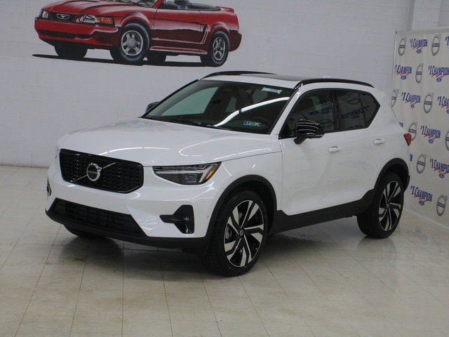 2025 Volvo XC40 Plus Dark Theme